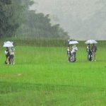 雨の日ゴルフ　レインウエアは実用性重視で濡れないことが大事